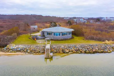 Image de 360 Waterfront Views with Private Beach in Pocomo!