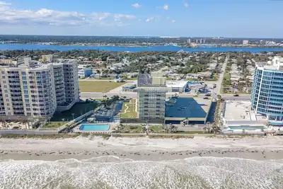 Image de Oceanfront 🌊 Pool & Tiki 🍹direct Beach 🏖️ access