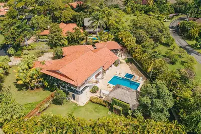 Image de Casa Bella- Pristine 5bd-Steps To Minitas Beach-pool, jacuzzi, cabana, golf cart