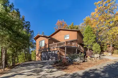 Image de Lake view getaway at Bass Lake with boat slip, swimming access, 2 decks & WiFi