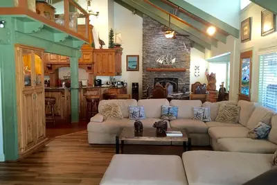 Image de Dog-friendly, lake view home with a boat slip, three decks, fireplace & WiFi