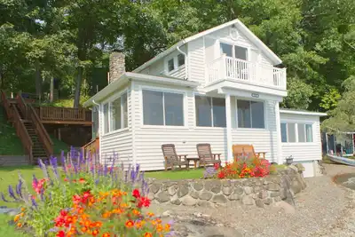 Image de Charming Keuka Lake Cottage with gorgeous views and private beach
