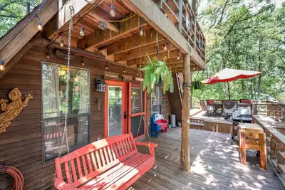 Image de Enchanting Lake Texoma Cabin with Hot Tub