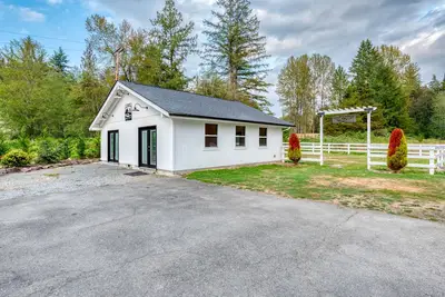 Image de Private Farmhouse Estate w/ Barn ✔ Wedding, Event