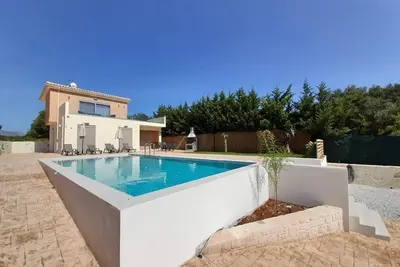 Image de A Beautiful House In a Traditional Village