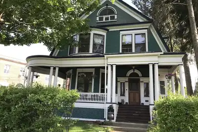Image de Beautiful Victorian Mansion four blocks to downtown