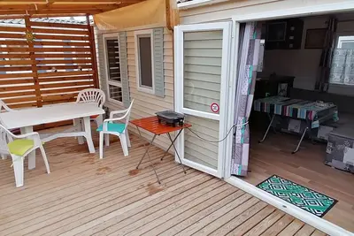 Image de Mobil home agréable tout équipé dans un cadre convivial et familial