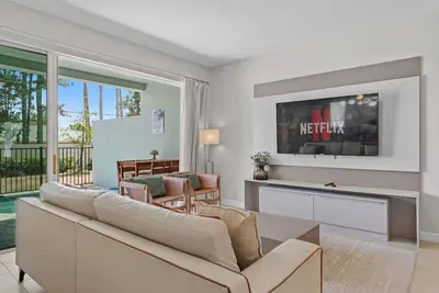 Image de Elegant Vacation Home Near Disney
