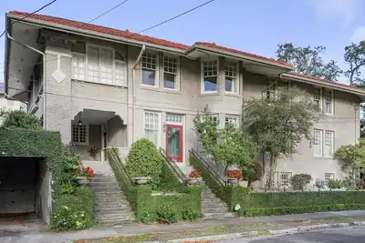 Image de Amazing and Spacious Home just steps away from St. Charles Avenue!
