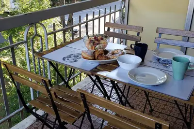 Image de Gorgeous and spacious apartment walking distance from beach