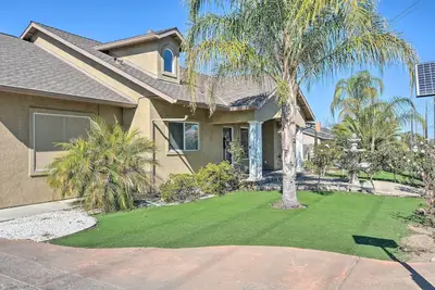 Image de Manteca Home w\/ Gated Yard ~ 2 Mi to Downtown