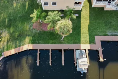 Image de Luxury River Home w/boat ramp, dock, parking, Ev Charger, Kayak & golf cart.