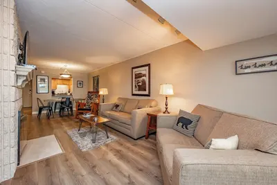Image de Will O' The Wisp 104b: Lakefront One Bedroom Condo with 2 Fireplaces & Flat Scre