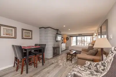 Image de Will O' The Wisp 205a: Lakefront Efficiency Condo, Expansive Lake Views, Firepla