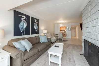 Image de Will O' The Wisp 2077b: Unique Lakefront One Bedroom Condo, 2 Queen Beds, 2 Fire
