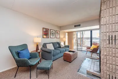 Image de Will O' The Wisp 208b: Lakefront One Bedroom Condo with 2 Patios!