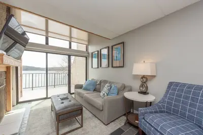 Image de Will O' The Wisp 301d: Lakefront 2 Bedroom Condo with 2 Baths, Free Wifi!