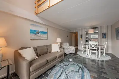 Image de Will O' The Wisp 304c: Lakefront One Bedroom Condo with Fireplace & Balcony!