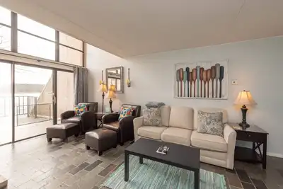 Image de Will O' The Wisp 306c: Unique Lakefront One Bedroom Condo with Great Fireplace &