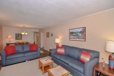 Image de Will O' The Wisp 309b: Lakefront One Bedroom Condo, Queen Beds, Fireplace!