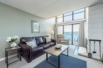 Image de Will O' The Wisp 502f: Lakefront 3 Bedroom Condo with 2 Bathrooms, Free Wifi!