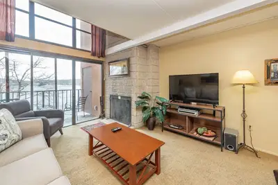 Image de Will O' The Wisp 507g: Beautiful Furnished Lakefront 2 Bedroom Condo, Free Wifi!