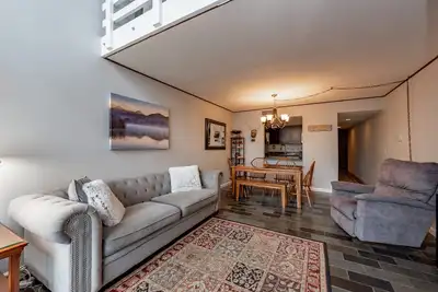 Image de Will O' The Wisp 510g: Newly Renovated Lakefront 2 Bedroom Condo, Brand New Walk