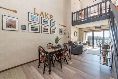 Image de 708h - Lakefront Studio Condo with Private Balcony, Free Wifi!