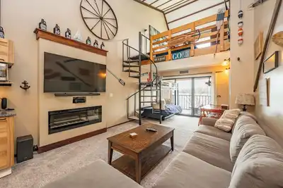 Image de Will O' The Wisp 714h: Lakefront Studio Loft Condo, Free Wifi!
