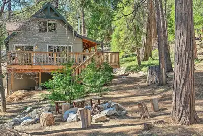 Image de Game Room & Deck: ‘Oso Cozy Cabin’ in Arnold!