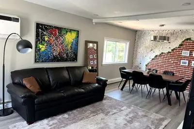 Image de ★Contemporary Studio10min to Boston w\/ free Parking★