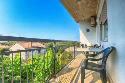 Image de Maison de vacances avec terrasse et grill près de la plage