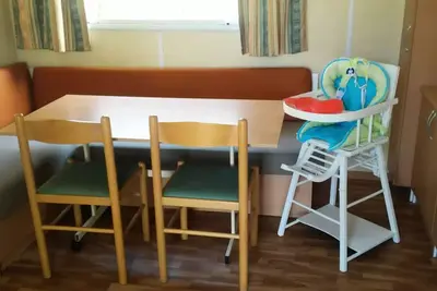 Image de Mobilheim-Sonderfamilie mit jungen Kindern 4 Personen