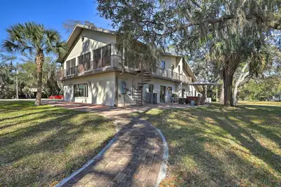Image de ‘The Peacock Farm’ Largo Home + Outdoor Oasis!