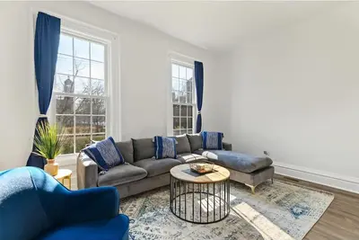 Image de Casa Soleada in East Rock |King Bed| Near Dt and Yale Som | Free parking