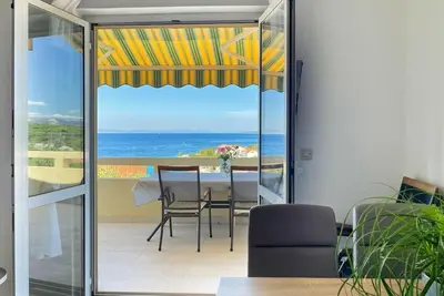 Image de Appartement d'une chambre avec la terrasse et la vue sur le mer Lun, Pag (A-19358-b)