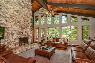 Image de Lakefront home w/private boat dock, hot tub, gas grill, buoy, & wood fireplace