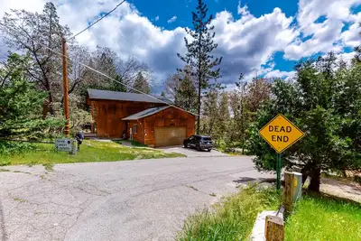 Image de Large lake-area home w/great room, private pool table, Ping-Pong, mtv views