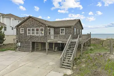 Image de Oceanfront oasis with direct beach access and private walkway