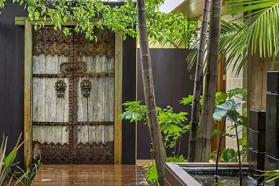 Image de 4 Bed, 2 Bath, 2 Lounge room with incredible kitchen, alfresco dining and games room with pool table