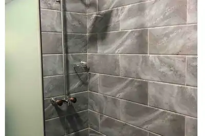 Image de Exquisite private entrance 2 beds apartment w\/a soccer board in Victoria island