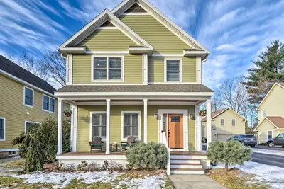 Image de Stunning House w/ Deck, Game Room & Home Gym!