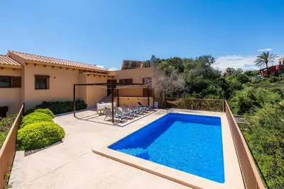 Image de Maison \"Pula Rustic\", avec vue sur les montagnes, piscine et Wi-Fi.
