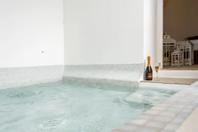 Image de Palazzo RapanĂ Apt with hydromassage pool! x4