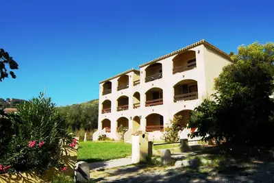Image de Appartement avec terrasse, jolie vue mer et golfe, restaurant, proche village