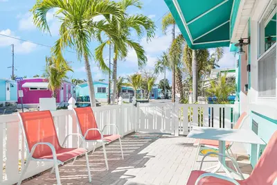 Image de Bayview Inn #101 | Updated & Steps to Bridge St