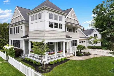 Image de Newly decorated Wequetonsing Home - Walking distance to downtown.