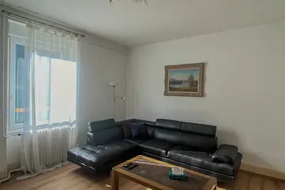 Image de Appartement entier 92 m2, 3 chambres et 1 salon, proche centre ville, parking