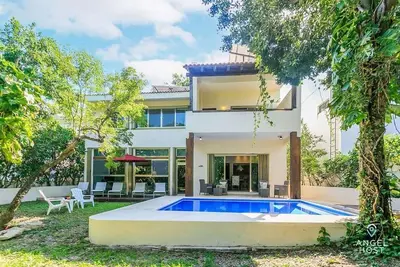 Gated Playacar, Private Pool, Wfh & Walk to 5th