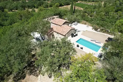 Image de Magnificent Restored Mas With View On The Heights Of Venasque
